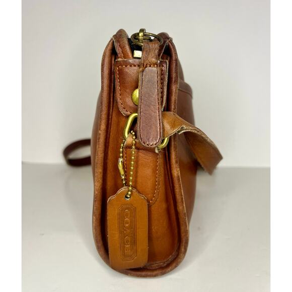 Vintage Coach Taylor British Tan Crossbody - Picture 3 of 9